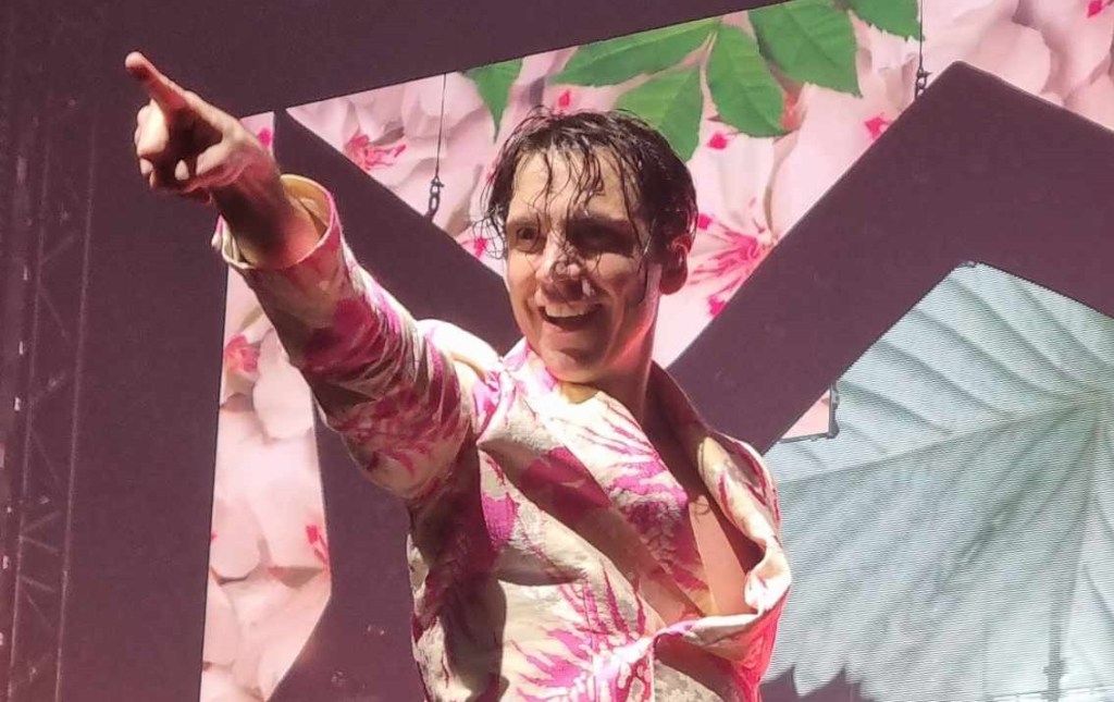 Eclats de couleurs et rythmes pop : Mika enflamme le Zénith de Montpellier